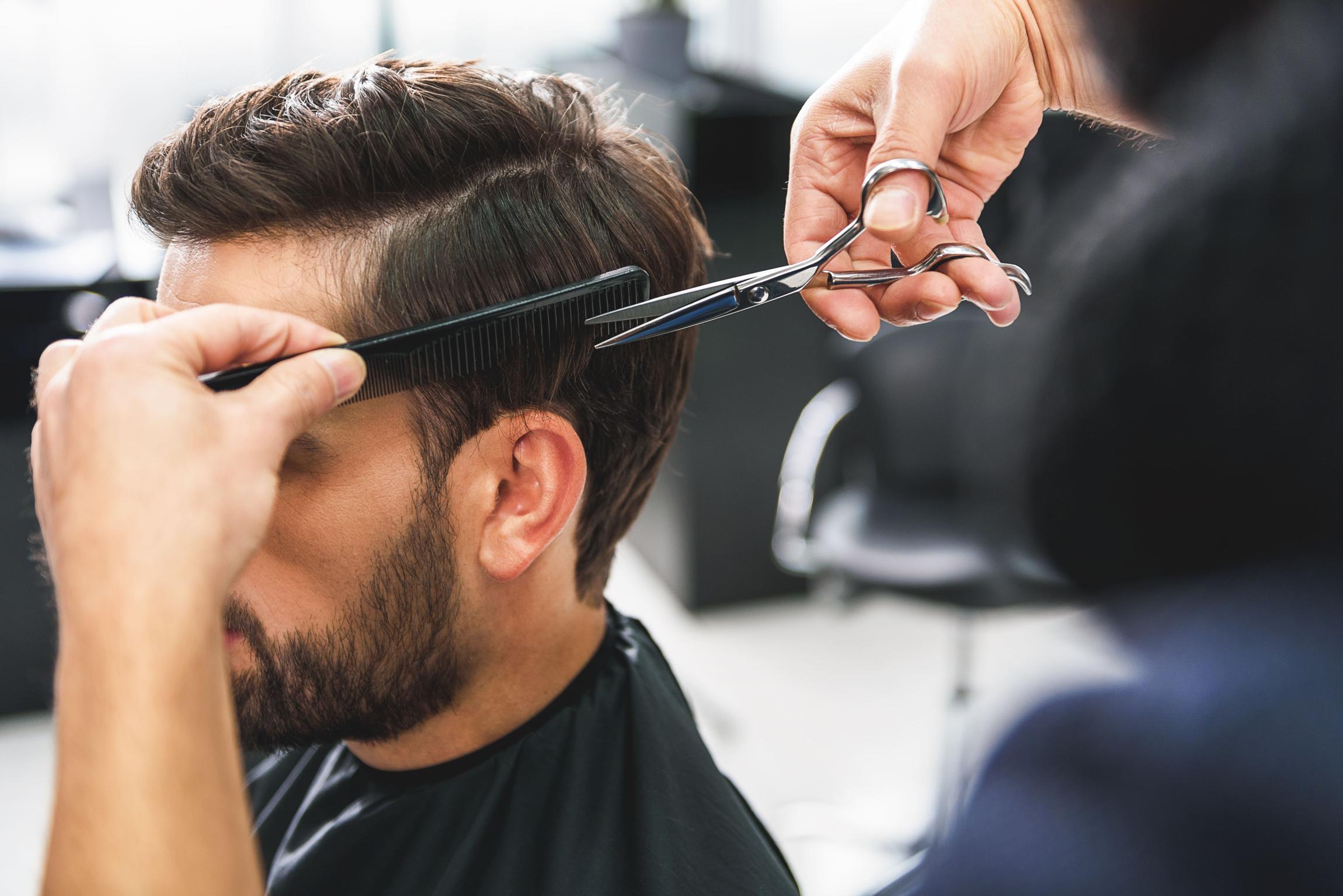 Coupe de cheveux coiffeur homme